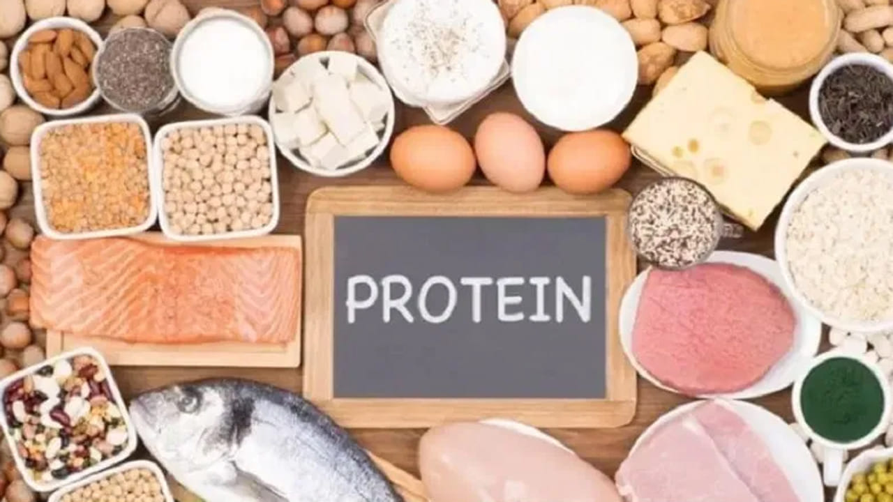 కేవలం వీటిపైనే ఆధారపడకుండా మీ ఆహారంలో పప్పులు, పాలు, తృణధాన్యాలు, ఆకుకూరలు, డ్రై ఫ్రూట్స్ చేర్చుకోండి. వీటితో పాటు తగినంత నిద్ర, క్రమం తప్పకుండా తేలికపాటి వ్యాయామం చేస్తేనే ఆరోగ్యకరమైన బరువు మీ సొంతమవుతుం
