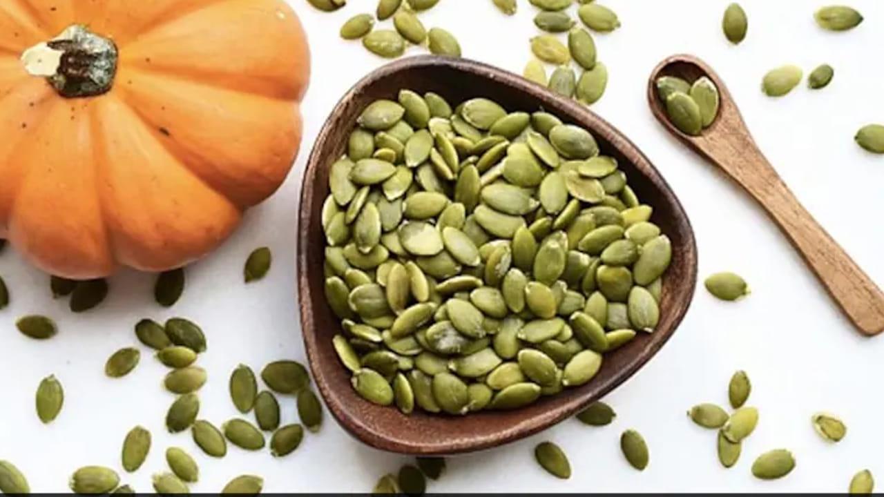 గుమ్మడి గింజలు ఎక్కువ తింటే ఇంత డేంజరా..? తప్పక తెలుసుకోండి..లేదంటే..