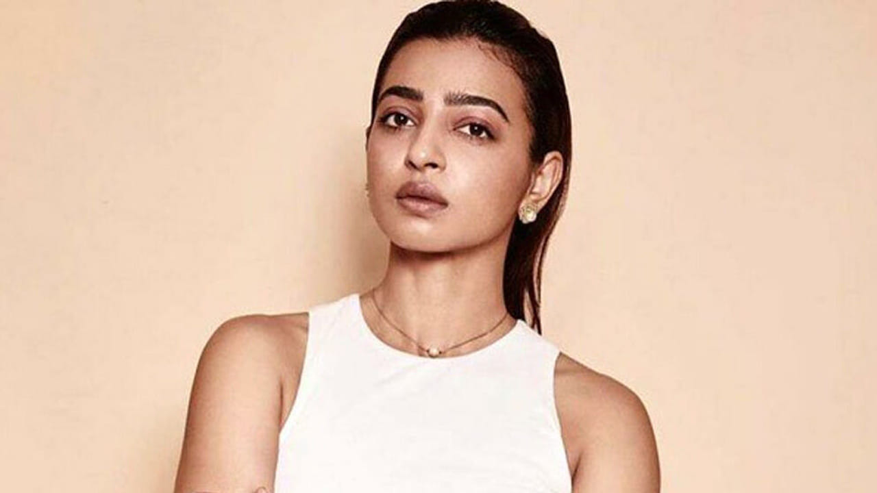 ఆమె సంతకం చేసిందో లేదో నాకు తెలియదు, కానీ వారు మాతో భయంకరంగా ప్రవర్తించారని అన్నారు. మహేష్ మంజ్రేకర్ గొప్ప వ్యక్తి. అందుకే నా సినిమాను మర్చిపోవడానికి ఇష్టపడతాను. ఆ టీంలో ఉన్న ఆయన నన్ను పిలిచి ఛాన్స్ ఇస్తానని అన్నారు అని గుర్తుచేసుకుంది.