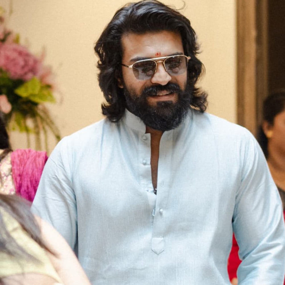 ఈ సినిమా కాకుండా చరణ్.. డైరెక్టర్ సుకుమార్ దర్శకత్వం మరో ప్రాజెక్ట్ చేయనున్నారు. రంగస్థలం వంటి సూపర్ హిట్ తర్వాత చరణ్ నటిస్తున్న మరో ప్రాజెక్ట్ కావడంతో ఈ సినిమాపై మంచి అంచనాలు నెలకొన్నాయి. అయితే ఈ మూవీ గురించి ఓ ఇంట్రెస్టింగ్ న్యూస్ చక్కర్లు కొడుతుంది.