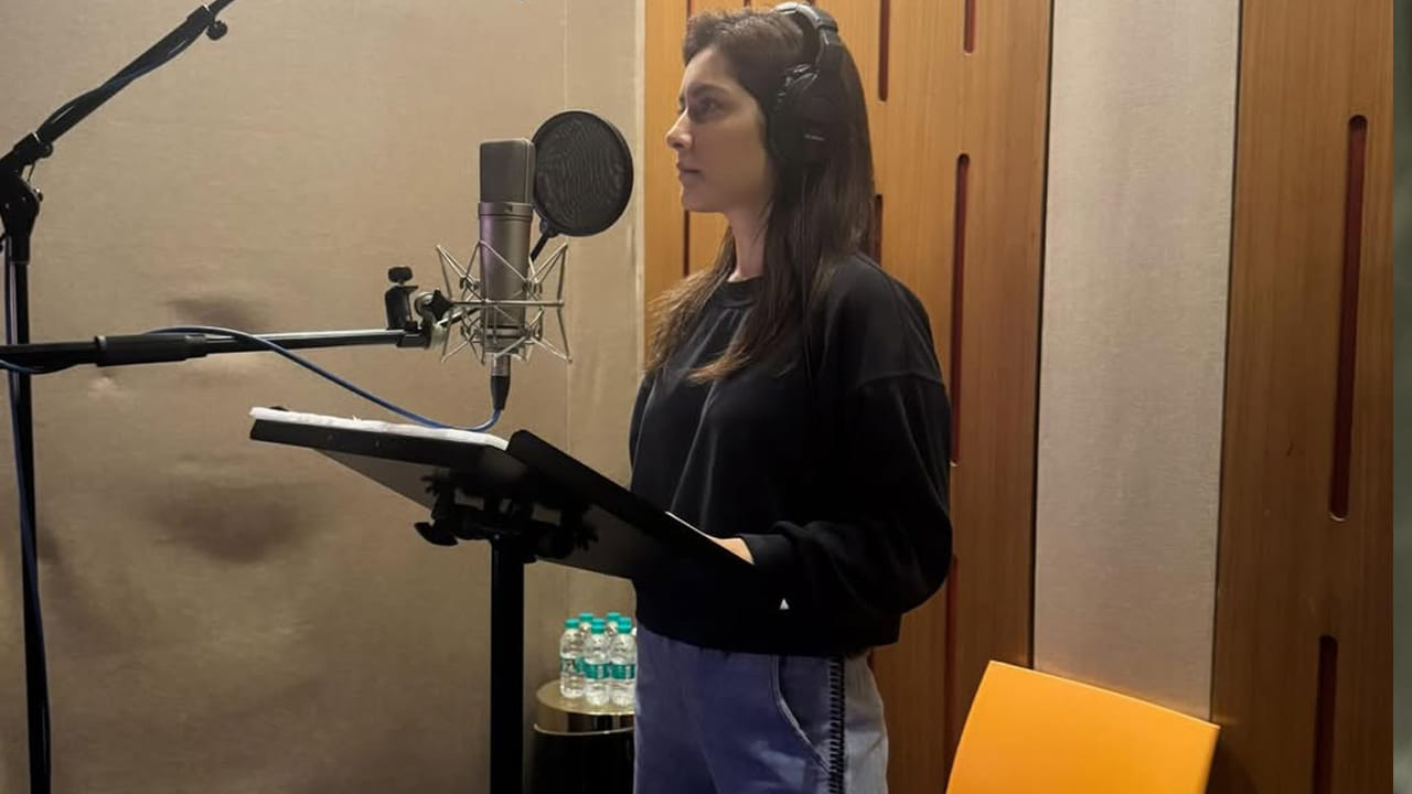 ఈ బ్యూటీ అందానికి ఎవ్వరైనా ఫిదా అవ్వాల్సిందే. అంతలా తన క్యూట్నెస్తో మతిపొగొడుతుంది. ప్రస్తతం ఈ అమ్మడుకు తెలుగులో అవకాశాలు తగ్గడంతో కోలీవుడ్ పైకన్ను వేసింది. అక్కడ వరసగా సినిమాలు చేస్తూ ప్రతి ఒక్కరినీ ఆకట్టుకుంటుంది.