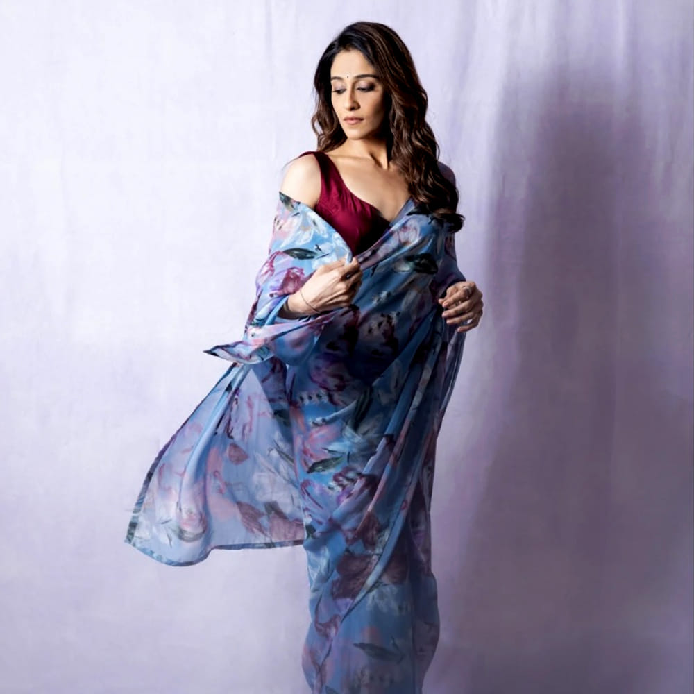 రెజీనా కాసాండ్రా.. సుధీర్ బాబు నటించిన శివ మనస్సులో శృతి అనే సినిమాతో టాలీవుడ్ ప్రేక్షకులను పలకరించింది అందాల ముద్దుగుమ్మ రెజీనా కాసాండ్రా.. తొలి సినిమాతోనే తన నటనతో ప్రేక్షకులను ఆకట్టుకుంది. ఆతర్వాత బ్యాక్ టు బ్యాక్ ఆఫర్స్ అందుకుంది.