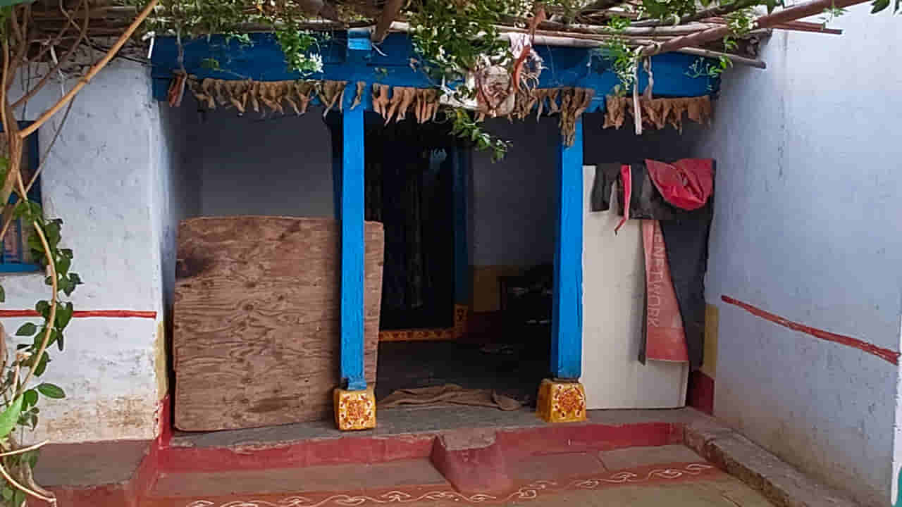 Telangana: ఇంటికి తిరిగొచ్చిన భార్యకు ఊహించని షాక్.. ఎదురుగా భర్తను అలా చూసేసరికి