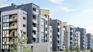 Telangana: నా భార్యను గెలిపిస్తే మీకు 5 సంవత్సరాలు కటింగ్, షేవింగ్ ఫ్రీ..