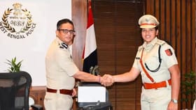 రిచా ఘోష్ ఆన్ డ్యూటీ.. జీతం, బోనస్ కలిపి ఎంతోస్తాయో తెలుసా ?