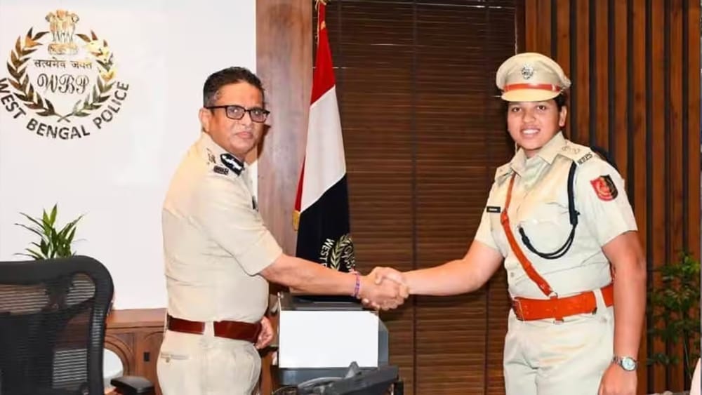 Richa Ghosh : రిచా ఘోష్ ఆన్ డ్యూటీ..డీఎస్పీగా బాధ్యతల స్వీకరణ.. జీతం, బోనస్ కలిపి ఎంతోస్తాయో తెలుసా ?