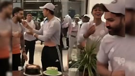 కేక్ ముక్క వద్దన్న రోహిత్ శర్మ.. నవ్వులు పూయించిన హిట్‌మ్యాన్