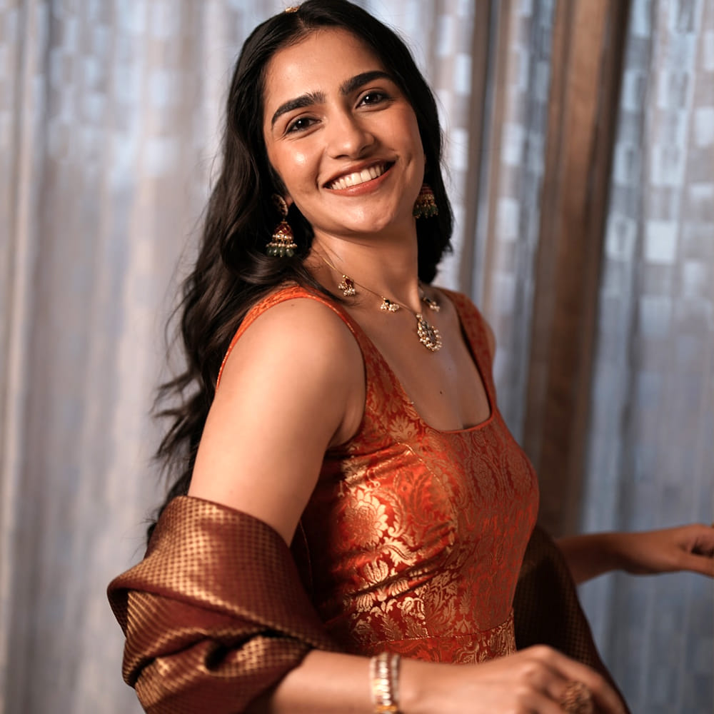 రిషబ్ శెట్టి తెరకెక్కించిన కాంతార చాప్టర్ 1 సినిమాతో బ్లాక్ బస్టర్ హిట్ అందుకుంది. ఇందులో ఆమె అందం, అభినయం ప్రేక్షకులను ఫిదా చేశాయి. ఈ సినిమాతో ఆమెకు మరిన్ని ఆఫర్స్ క్యూ కట్టినట్లు సమాచారం. ప్రస్తుతం ఎన్టీఆర్, డైరెక్టర్ ప్రశాంత్ నీల్ కాంబోలో వస్తున్న డ్రాగన్ చిత్రంలో నటిస్తుంది.