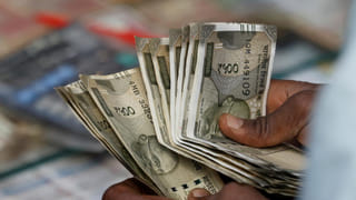 Car Buying Tips: సెకండ్ హ్యాండ్ కారు కొంటున్నారా..? ఈ విషయాలు తెలుసుకోకపోతే పప్పులో కాలేసినట్లే..