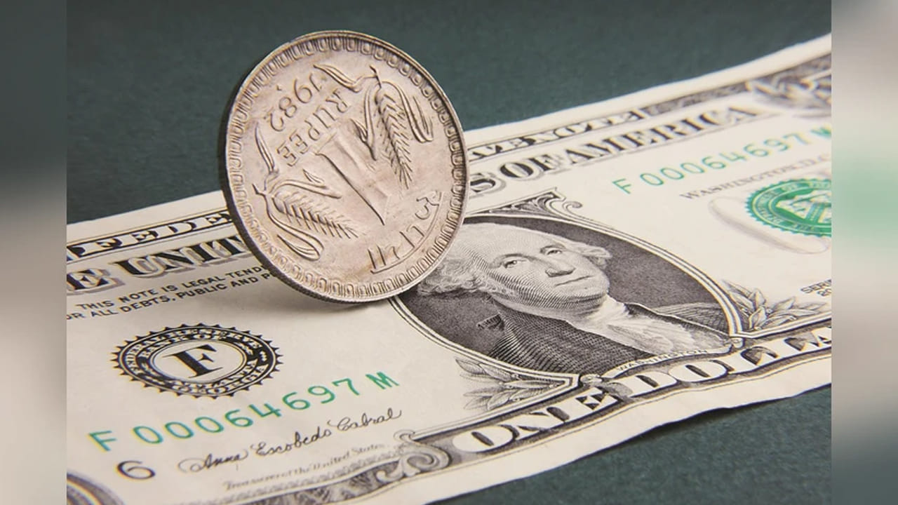 ఒకవేళ అమెరికాతో భారత్ వాణిజ్య ఒప్పందం ఖారారు కాకపోతే రూపాయి విలువ మరింతగా ఒత్తడికి గురి కావొచ్చని బిజినెస్ అనలిస్టులు చెబుతున్నారు. రానున్న రోజుల్లో రూ.92కి కూడా చేరుకునే అవకాశముందని అంటున్నారు. మరి ఏం జరుగుతుందో చూడాలి