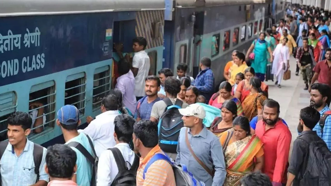 . రైల్వేశాఖ ప్రకటన ప్రకారం.. రాజ్‌కోట్ నుండి మహబూబ్‌నగర్‌కు మధ్య రాకపోకలు సాగించే 09575 నెంబర్ గల ట్రైన్ డిసెంబర్ 1 నుండి 29 వరకు ప్రతి సోమవారం ప్రయాణికులకు అందుబాటులో ఉంటుందని రైల్వేశాఖ పేర్కొంది. 