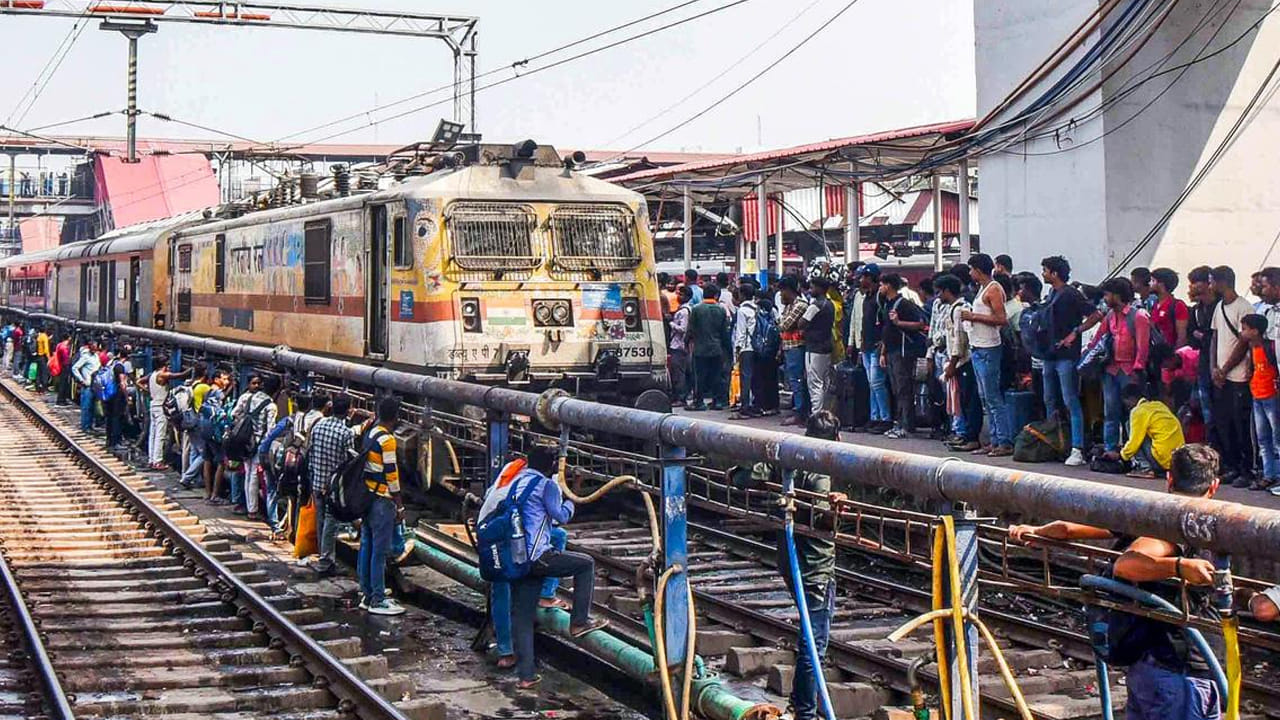  ఇక మహబూబ్‌నగర్-రాజ్‌కోట్ మధ్య నడిచే 09576 నెంబర్ గల స్పెషల్‌ ట్రైన్ డిసెంబర్ 2 నుండి 30 వరకు ప్రతి మంగళవారం ప్రయాణికులకు మహబూబ్‌నగర్ స్టేషన్‌లో ఉందుబాటులో ఉండనున్నట్టు పేర్కొంది.