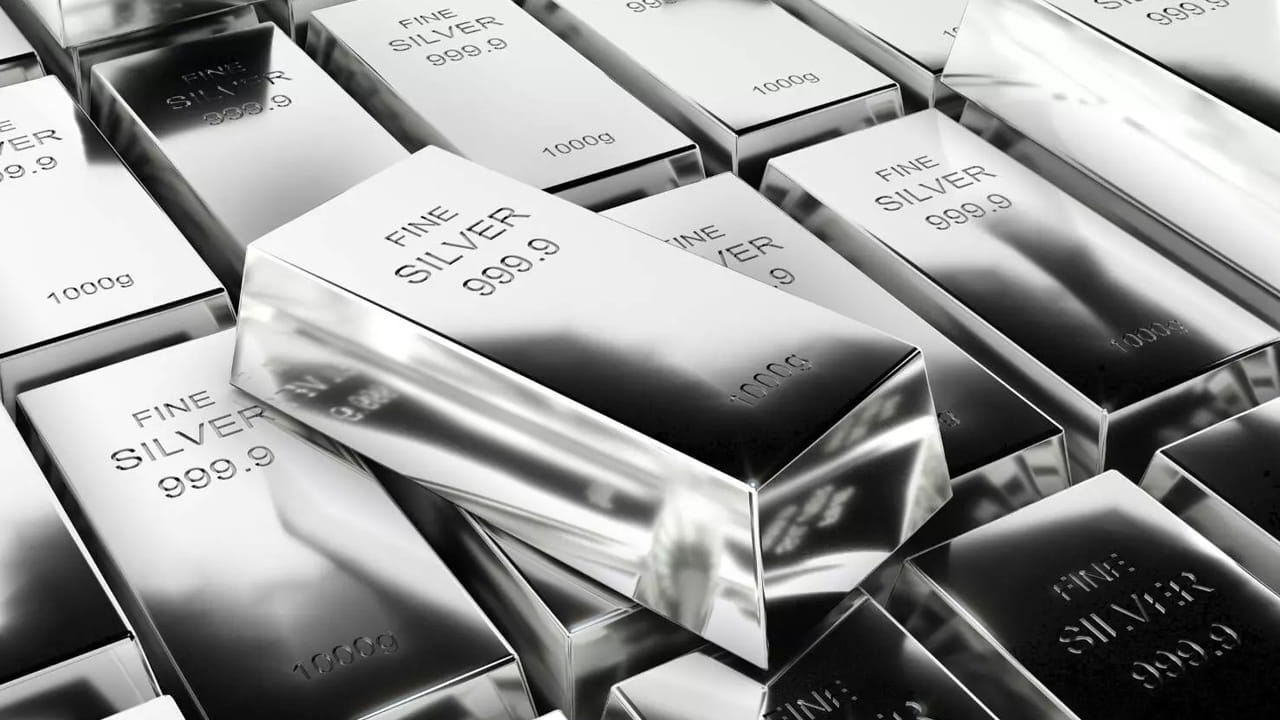 Silver: వెండి ధర రూ.2.50 లక్షలకు చేరుతుందా..? ఆర్థిక నిపుణుల అంచనా ఎలా ఉందంటే?