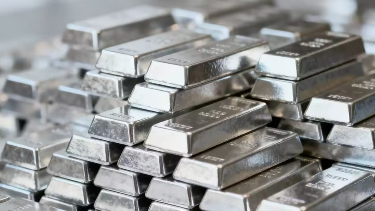 Silver Rates: బిగ్ న్యూస్.. వెండి ధరలు ఆల్ టైం రికార్డ్.. ఏకంగా 2 లక్షలు దాటి.. కారణాలు ఇవేనట. .