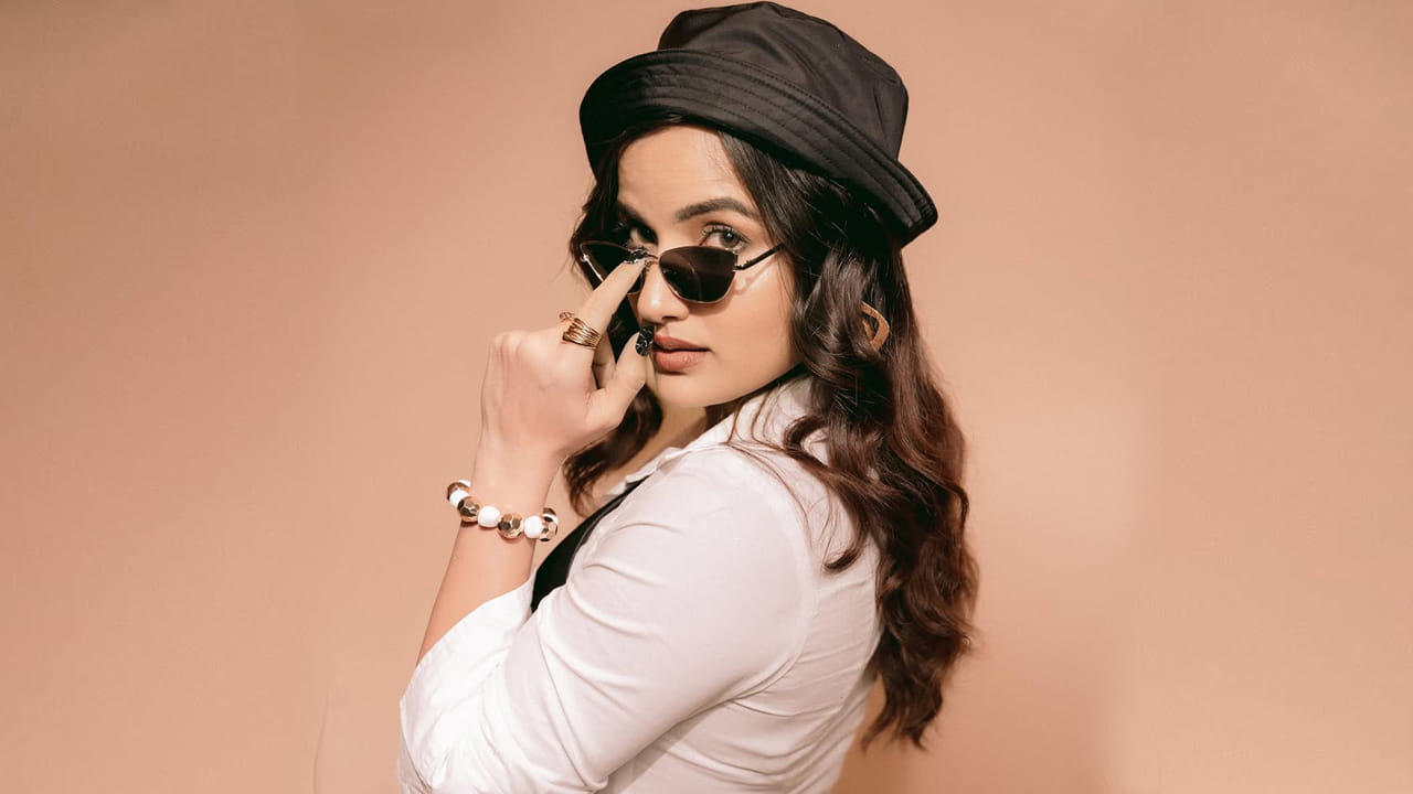 అందాల ముద్దుగుమ్మ సిరి హనుమంత్ గురించి ప్రత్యేకంగా చెప్పా్ల్సిన పని లేదు. ఈ బ్యూటీ అందానికి ప్రతి ఒక్కరూ ఫిదా అయిపోతుంటారు.