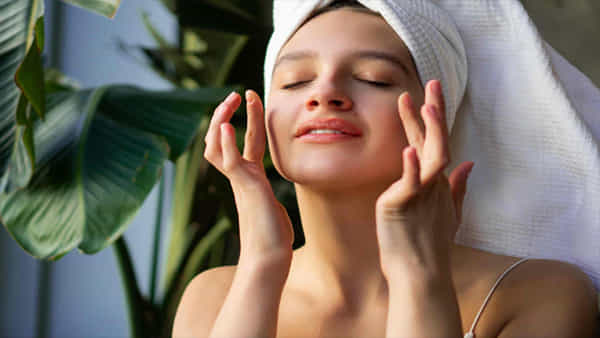 Skin Care in Winter: శీతాకాలంలో చందమామలాంటి మెరిసే చర్మం కావాలా? ఐతే నిద్రకు ముందు ఇలా చేయండి