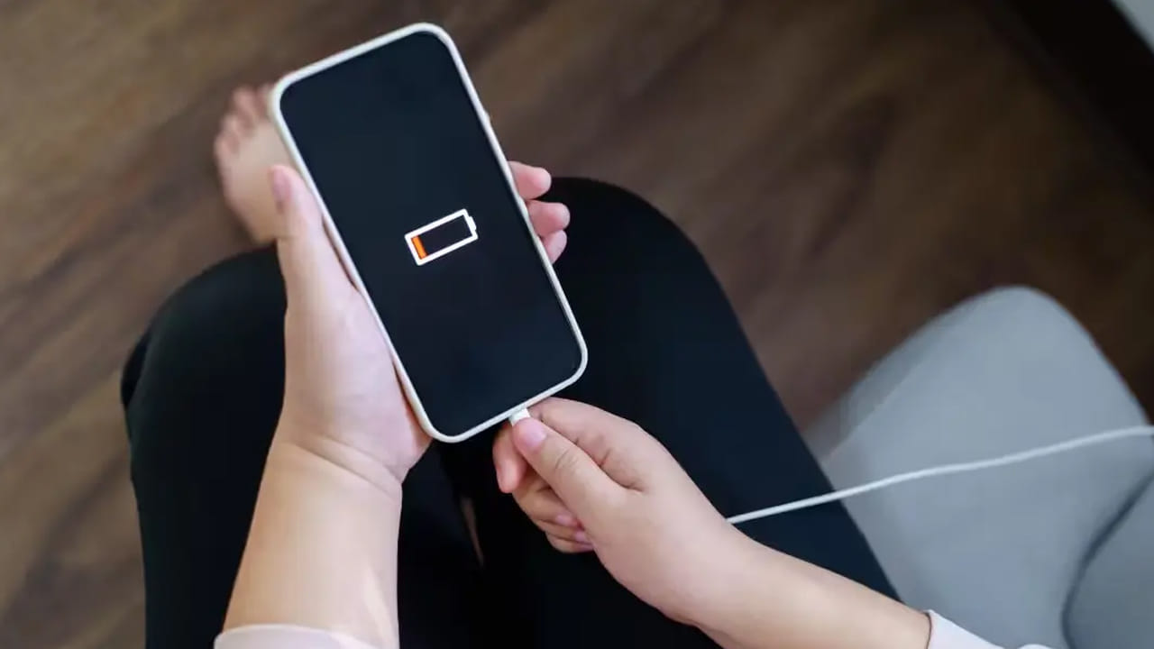 ఫోన్లో ఛార్జింగ్ తర్వగా డౌన్ అయిపోతుందా? అయితే ఈ సెట్టింగ్స్ మార్చండి బ్యాటరీ లైఫ్ పెరుగుతుంది!