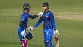 బీసీసీఐకి ఇండిగో చుక్కలు..పుణె వైపు పరుగులు పెట్టిన ప్లేయర్లు