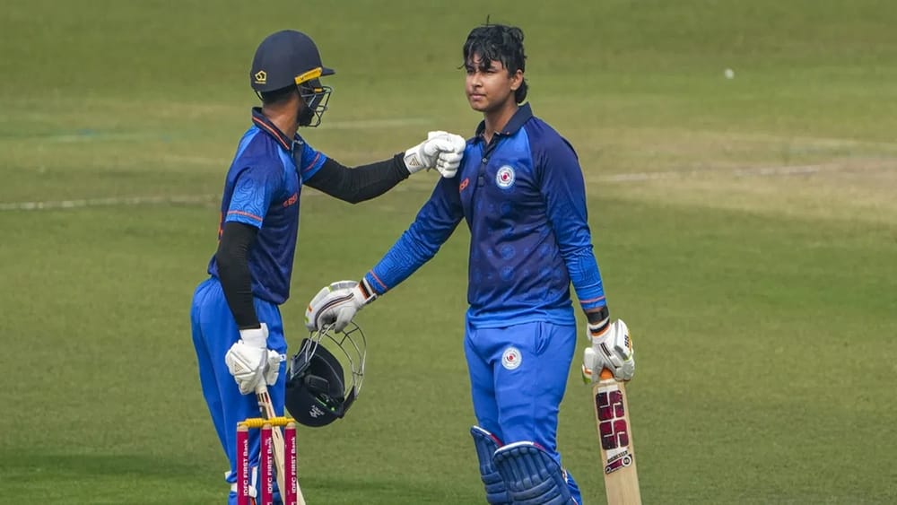 SMAT 2025 :  బీసీసీఐకి ఇండిగో చుక్కలు..పుణె వైపు పరుగులు పెట్టిన SMAT క్రికెటర్లు, అధికారుల బృందం