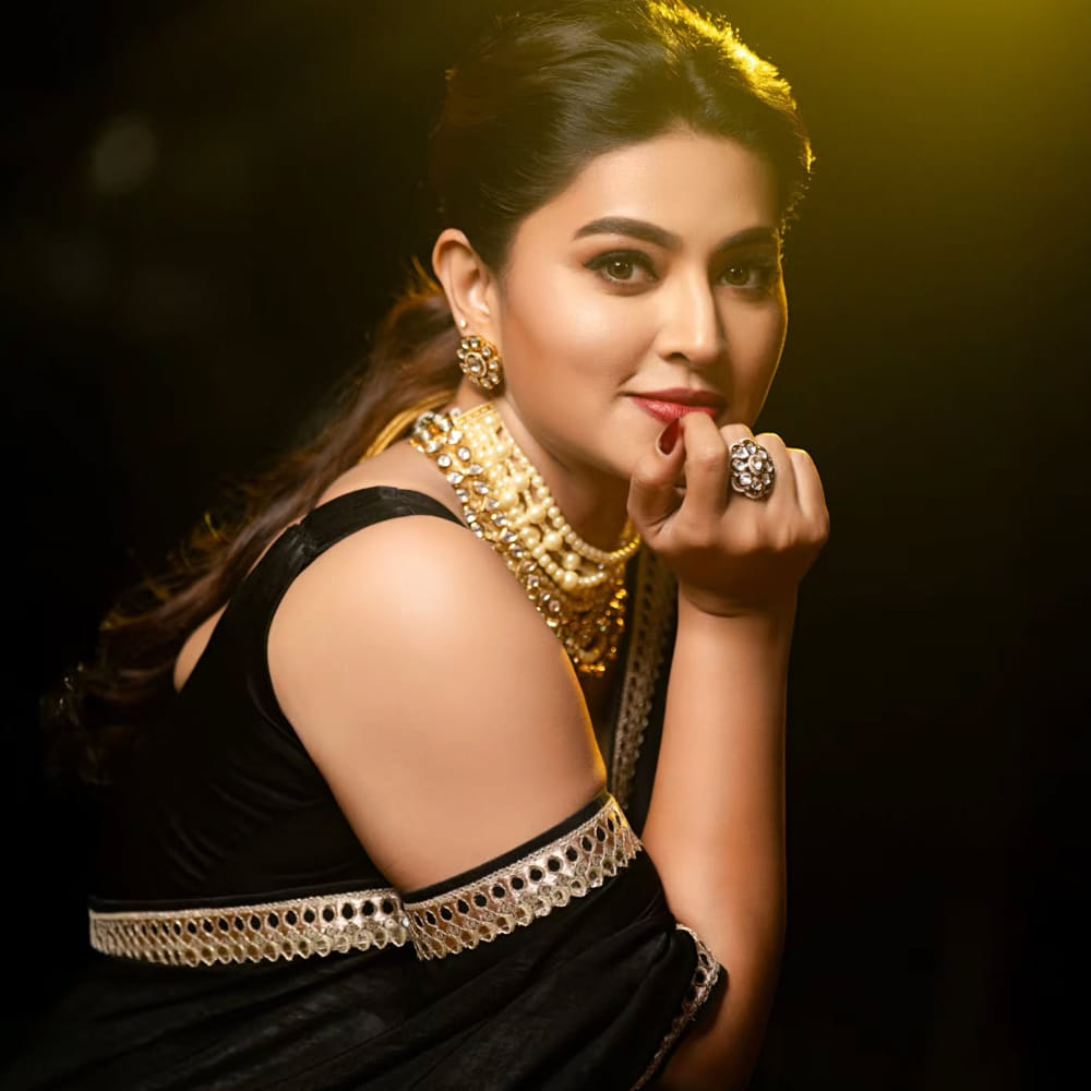 పెళ్లి తర్వాత కొన్నాళ్లు సినిమాలకు బ్రేక్ తీసుకున్న స్నేహ..  ఆ తర్వాత సెకండ్ ఇన్నింగ్స్ స్టార్ట్ చేసింది. తెలుగులో యంగ్ హీరోల సినిమాల్లో కీలకపాత్రలు పోషించి మెప్పించింది. ఇటీవల ఓ ఇంటర్వ్యూలో స్నేహ మాట్లాడుతూ తన ఫిట్నెస్, డైట్ సీక్రెట్స్ రివీల్ చేసింది. 