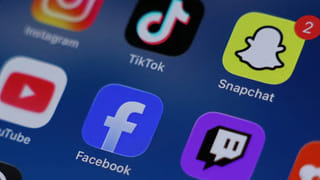 16ఏళ్ల లోపు పిల్లలకు సోషల్ మీడియా చూడటం నిషేధం.. అక్కడి ప్రభుత్వ సంచలన నిర్ణయం