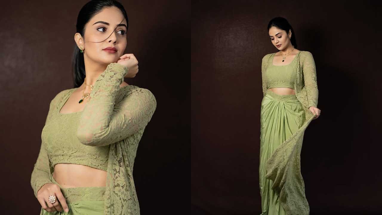 శ్రీముఖి గురించి ఎంత చెప్పినా తక్కువే. అందం, అభినయం ఈ ముద్దుగుమ్మ సొంతం. ఈ బ్యూటీ 1993 మే 10 తెలంగాణలోని నిజమాబాద్ జిల్లాలో జన్మించింది. ఈ బ్యూటీ గ్రాడ్యుయేషన్ పూర్తి చేసింది.