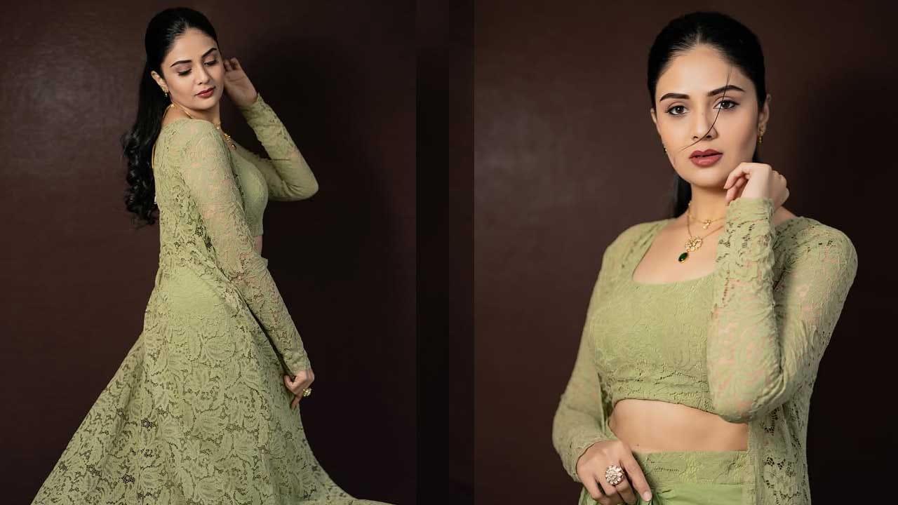 ఇక ఈ అమ్మడుకు సినిమాలు అంటే అమితమైన ఇష్టం. దీంతో పటాస్ కామెడీ షోతో బుల్లితెరపైకి ఎంట్రీ ఇచ్చీ, తన మాటతీరు, అందంతో ప్రతి ఒక్కరినీ ఆకట్టుకుంది. తర్వాత సూపర్ సింగర్ 9లో యాంకరింగ్ చేస్తూ మంచి గుర్తింపు తెచ్చుకుంది.