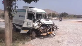 ఆడబిడ్డకు జన్మనిచ్చి తల్లి మృతి.. ఇంటికి తీసుకెళ్తుండగా శిశువు..