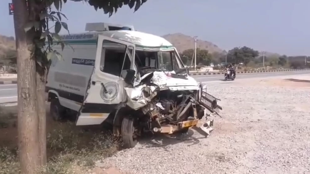 అయ్యో దేవుడా.. మాటలకందని విషాదం.. చావులోనూ వీడని తల్లీబిడ్డ బంధం.. పురుడుపోసిన కాసేపటికే..