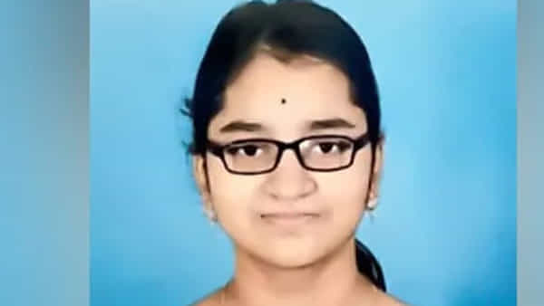 Khammam: అమ్మతో దిగిన చిన్నప్పటి ఫోటోపై ఆ మాట రాసి.. అనంత లోకాలకు..