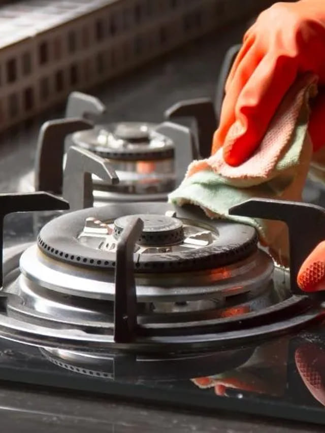 ఇలా చేశారంటే.. గ్యాస్ స్టవ్ బర్నర్ మురికి మటుమాయం.. తళతళలాడుతుంది..