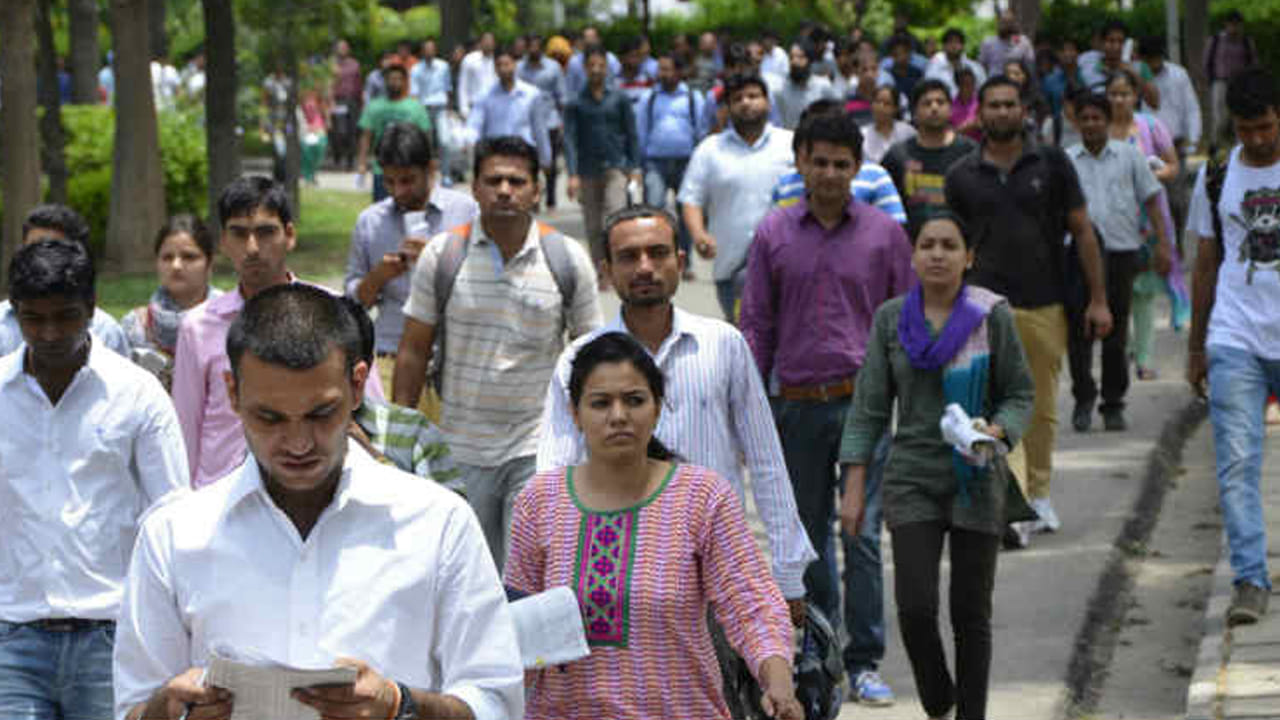 Telangana: జాబ్ చేస్తూనే బీటెక్.. క్లాస్‌రూమ్ నుంచి కంపెనీ వరకు.. ఎలాగంటారా.?