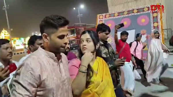 Video: తిరుమలలో మిస్టర్ 360.. ఉత్తర ద్వార దర్శనం చేసుకున్న సూర్యకుమార్ యాదవ్ దంపతులు..!