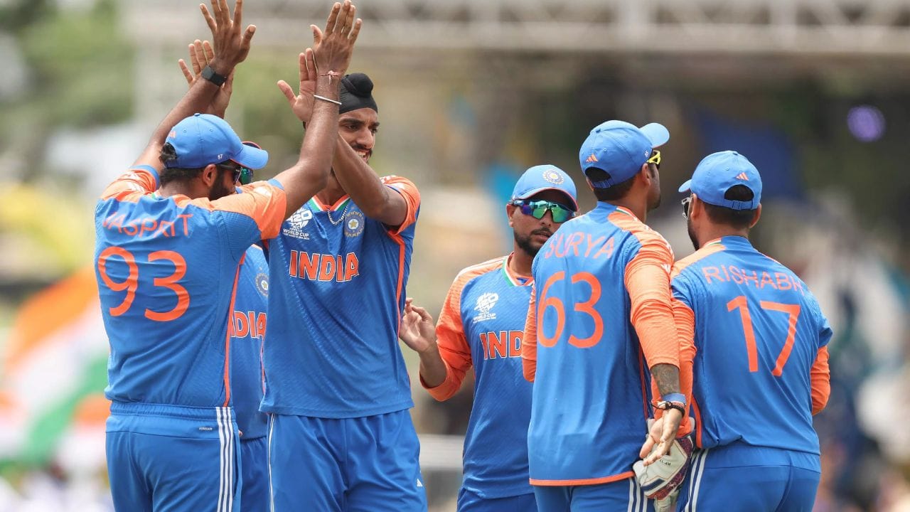 టీ20 ప్రపంచ కప్ కోసం భారత జట్టును ప్రకటించిన సంగతి తెలిసిందే. గత ప్రపంచ కప్‌లో ఆడిన ఏడుగురు ఆటగాళ్లను ఈ 15 మంది సభ్యుల జట్టులో చేర్చలేదు. అందువల్ల, ఈసారి టీం ఇండియా బ్యాటింగ్ ఆర్డర్‌లో గణనీయమైన మార్పు ఉంటుంది.