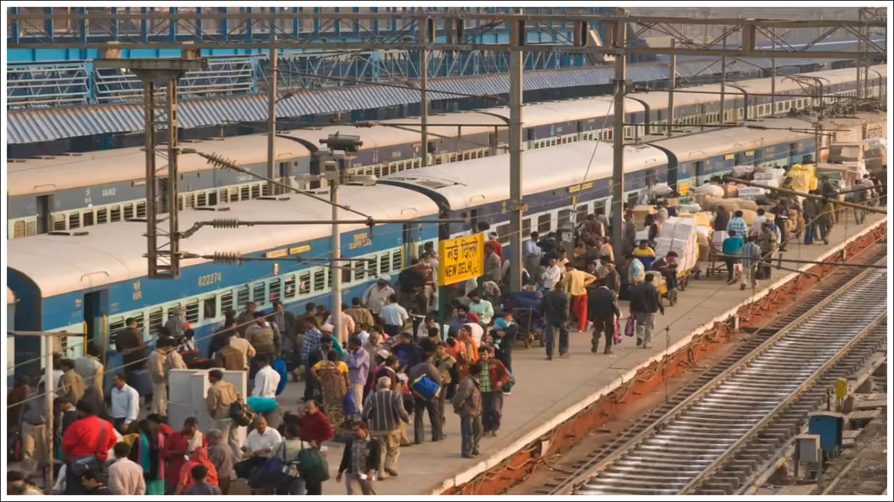  టికెట్స్ పొందే అవకాశం: మీరు రెండు నగరాల మధ్య ప్రయాణించవలసి వస్తే ఈ స్టేషన్ల మధ్య రైళ్లలో దూర ప్రయాణ రైళ్ల కంటే టిక్కెట్లు పొందే అవకాశాలు పెరుగుతాయని గుర్తించుకోండి. బుకింగ్ సమయానికి ముందు తత్కాల్ టిక్కెట్లు పొందడానికి ఎక్కువ అవకాశం ఉన్న రైళ్లను మీరు ఎంచుకోవాలి.