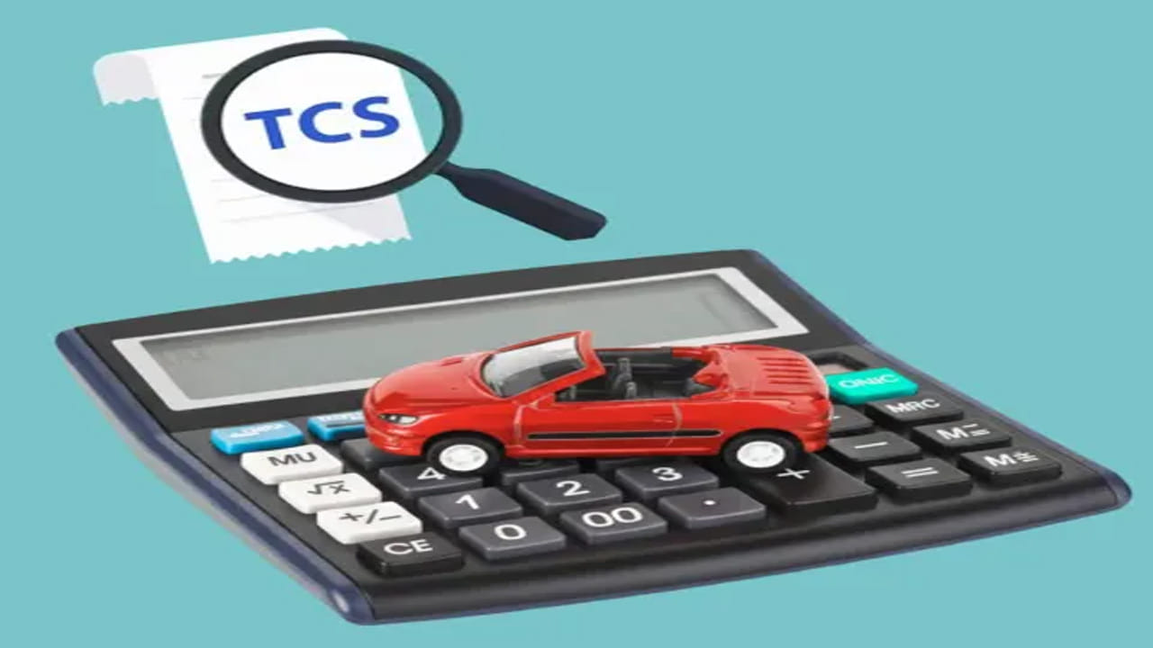 రూ.10 లక్షలకుపైబడి కార్లను కొనుగోలు చేస్తే 1 శాతం టీసీఎస్ కట్ అవుతుంది. అంటే రూ.10 లక్షలు ఖర్చు పెట్టి కారు కొంటే  ట్యాక్స్ కలెక్టెడ్ ఎట్ సోర్స్(TCS) రూపంలో రూ.10 వేలు కట్టా్ల్సి ఉంటుంది . ఇక రూ.30 లక్షల కారు కొంటే రూ.30 వేలు పడుతుంది.

