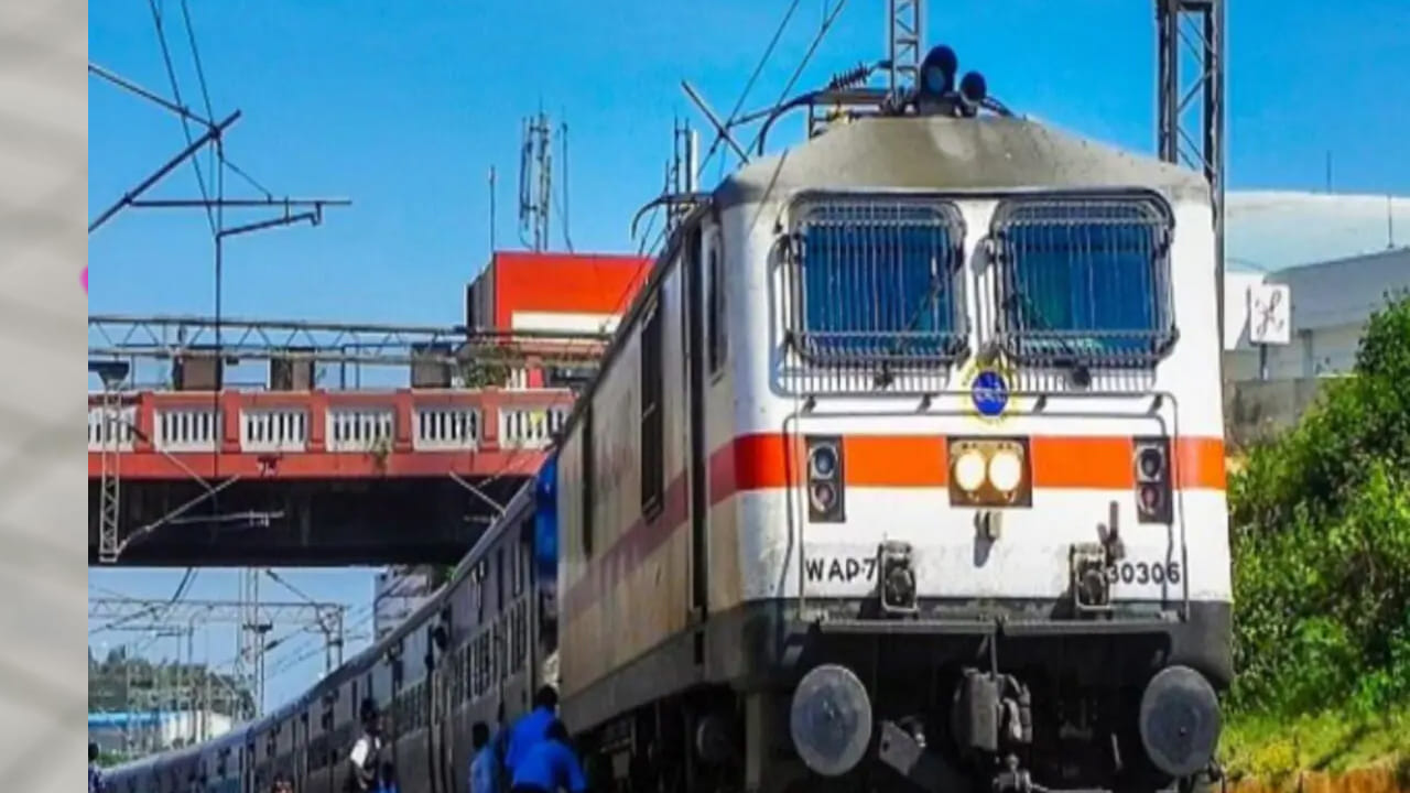 Train Tickets: మీరు వెళ్లాలనుకునే ట్రైన్ ఆలస్యమైందా.. ? ఒకే ఒక్క పనిచేస్తే టికెట్ డబ్బులు మొత్తం రీఫండ్.. అదెలానో చూడండి