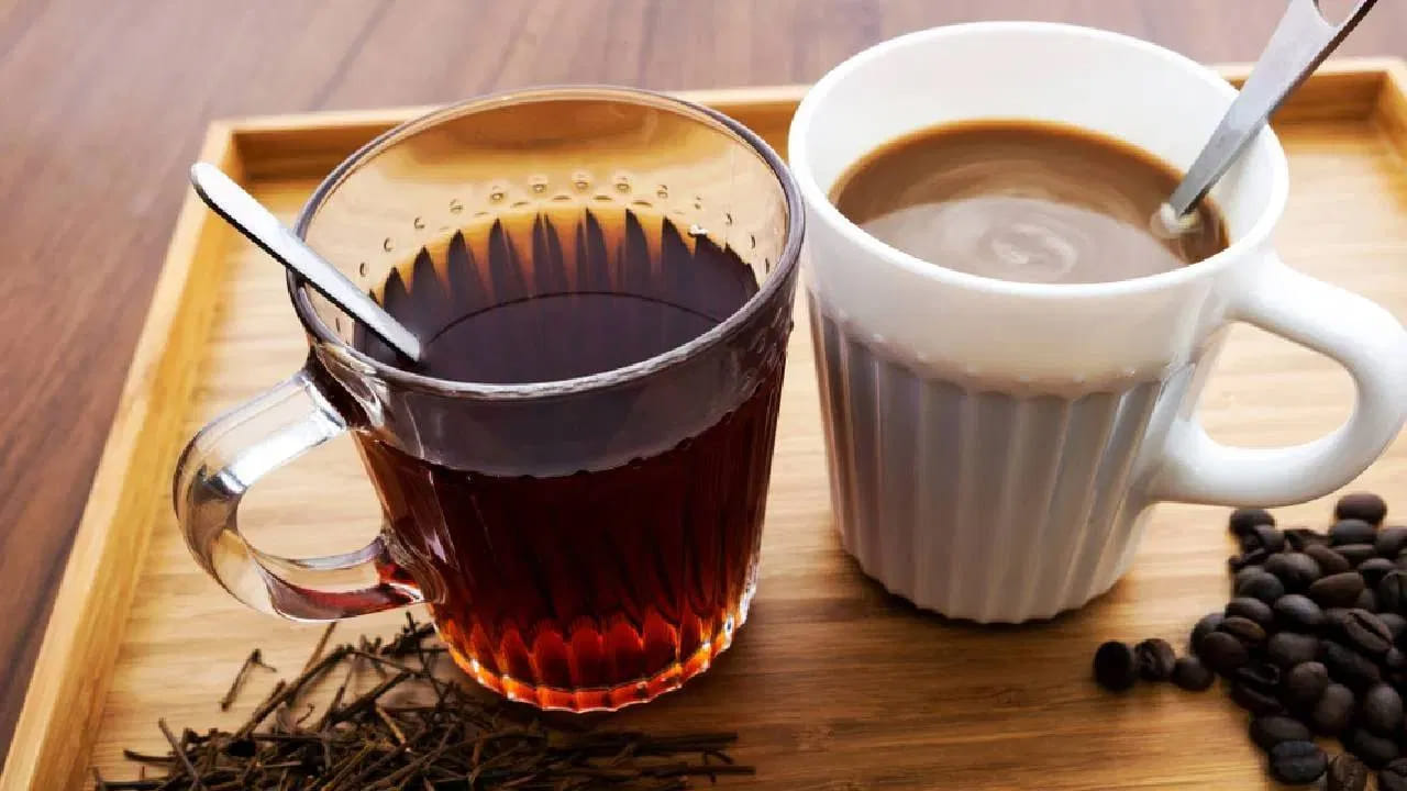 రోజుకు కనీసం రెండుసార్లు టీ లేదా కాఫీ తాగడం మంచిది. అంతకంటే ఎక్కువ తాగకూడదు. బరువు తగ్గాలని ప్రయత్నిస్తున్న వారు టీ, కాఫీ తాగడం పూర్తిగా మానేయాలి. 