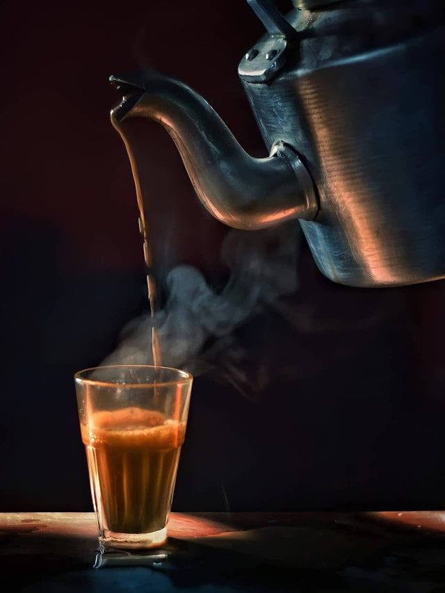 మీరూ ఉదయాన్నే ఖాళీ కడుపుతో టీ తాగుతున్నారా?