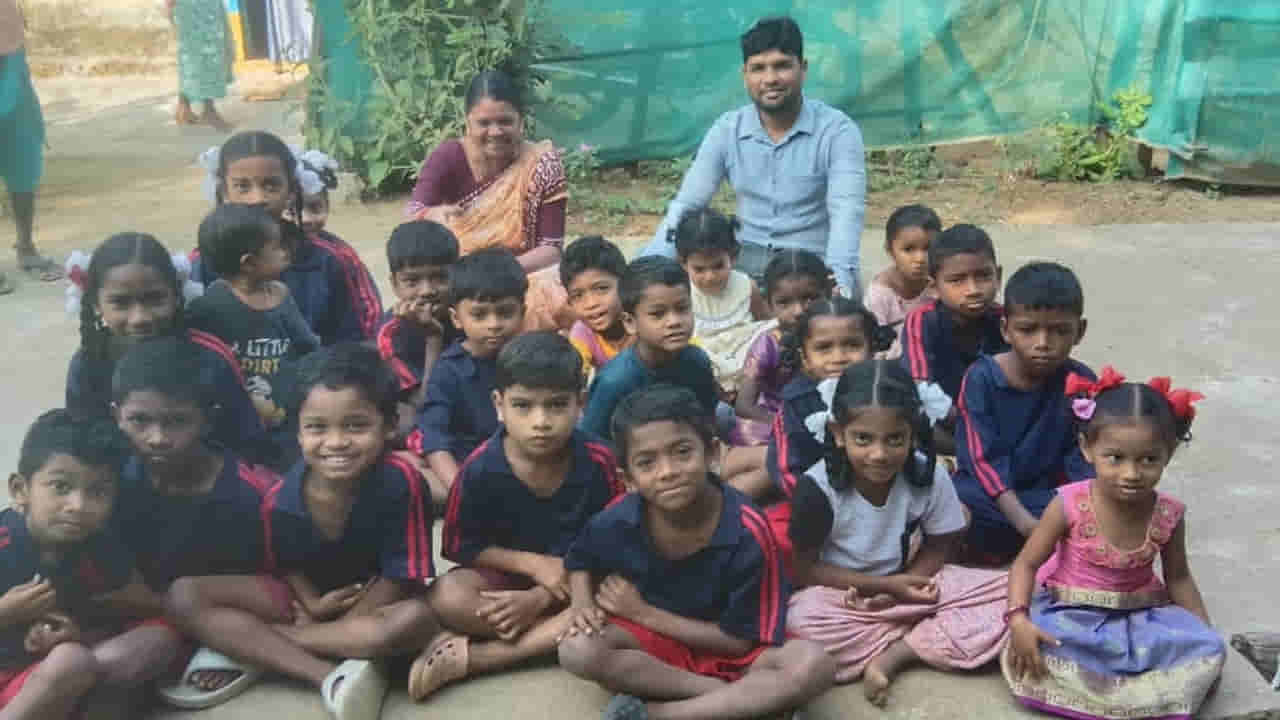 Telangana: చూశారా ఈ చిత్రం.. విద్యార్థి ఇంటి ముందు టీచర్ల ధర్నా.. ఎందుకంటే..?