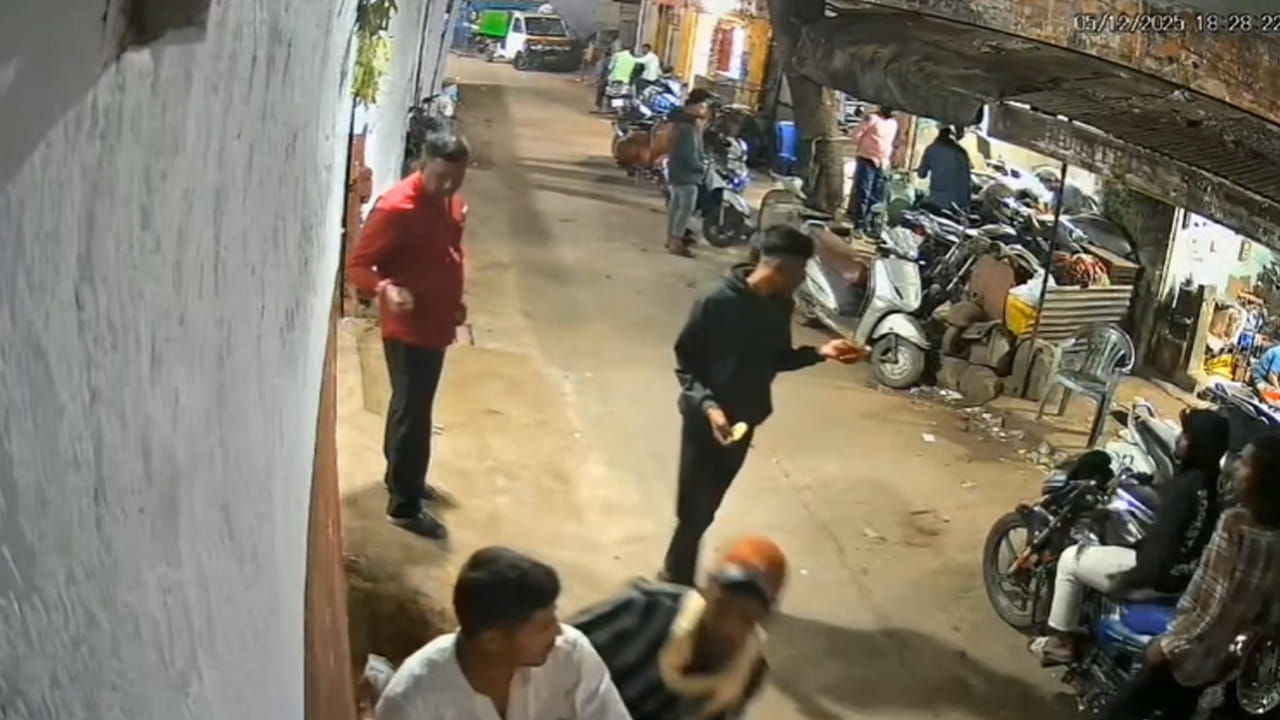 Hyderabad: ఆ ఇంటి తలుపు తీసి ఉంది.. గుట్టుగా నలుగురు వ్యక్తులు దూరారు.. ఆపై కాసేపటికి చేతిలో..!
