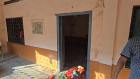 అర్ధరాత్రి వసతిగృహంలో ఒక్కసారిగా అలజడి.. పరుగులు పెట్టిన జనం..