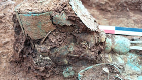 పురాతన తవ్వకాల్లో దొరికిన అరుదైన మట్టి ముద్ద..