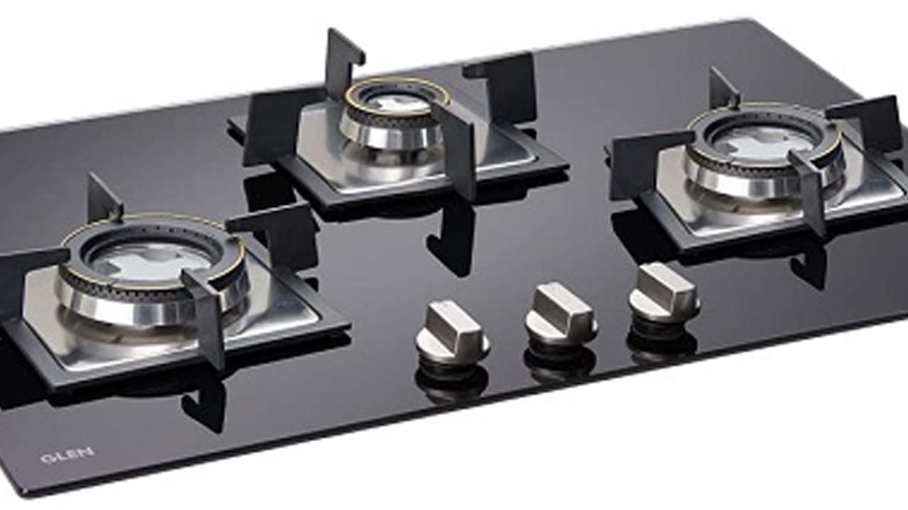 అయితే ఎవరు అయితే మూడు పొయ్యిలు ఉన్న గ్యాస్ స్టవ్ ఉపయోగిస్తారో, వారి ఇంటిలో మండుతున్న నిప్పు మొత్తం కుటుంబ సభ్యుల ఆరోగ్యంపై తీవ్ర ప్రభావం చూపుతుందంట. దీని వలన కుటుంబం సభ్యుల మధ్య వాగ్వాదం, అశాంతి, చికాకు, ఆందోళన, కుటుంబంలో కలహాలు, ఉద్రిక్త వాతావరణం నెలకొంటుంది.