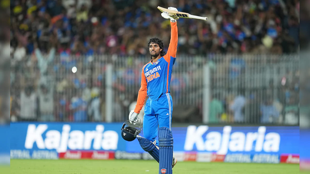 ఈ మ్యాచ్లో తిలక్ వర్మ నెమ్మదిగా ఇన్నింగ్స్ ఆడాడు. అతను 32 బంతుల్లో రెండు ఫోర్లు, ఒక సిక్స్తో కేవలం 26 పరుగులు మాత్రమే చేయగలిగాడు. అతను ఈ సిక్స్ను నేరుగా గ్రౌండ్ వెలుపల కొట్టాడు.