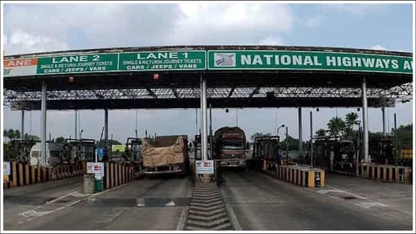 Toll Plazas: టోల్ ప్లాజాల వద్ద ఇక ఆగాల్సిన అవసరం లేదు.. వచ్చే ఏడాదిలో కొత్త వ్యవస్థ.. అదేంటంటే..