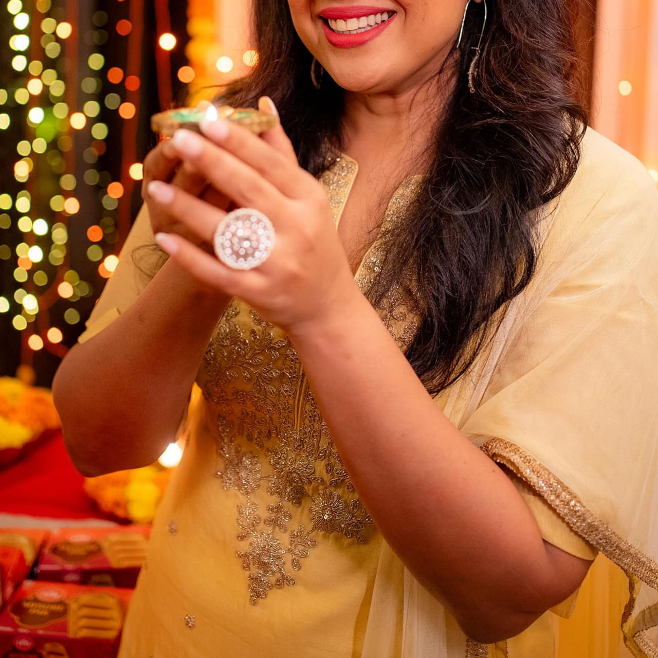  హీరోయిన్స్ చాలా మంది ఇప్పుడు సినిమాలకు గుడ్ బై చెప్పేశారు. కొంతమంది పెళ్లి చేసుకొని, పిల్లల్ని కానీ ఫ్యామిలీతో హ్యాపీగా గడిపేస్తున్నారు. మరికొంతమంది అవకాశాలు రాకపోవడంతో సినిమాలకు ఇండస్ట్రీకి దూరం అవుతున్నారు. చాలా మంది హీరోయిన్స్ ను ప్రేక్షకులు మర్చిపోయారు కూడా.. అయితే సినిమాలకు గుడ్ బై చెప్పి ఫ్యాన్స్ ను నిరాశపరిచిన భామల్లో ఈ ముద్దుగుమ్మ ఒకరు. 