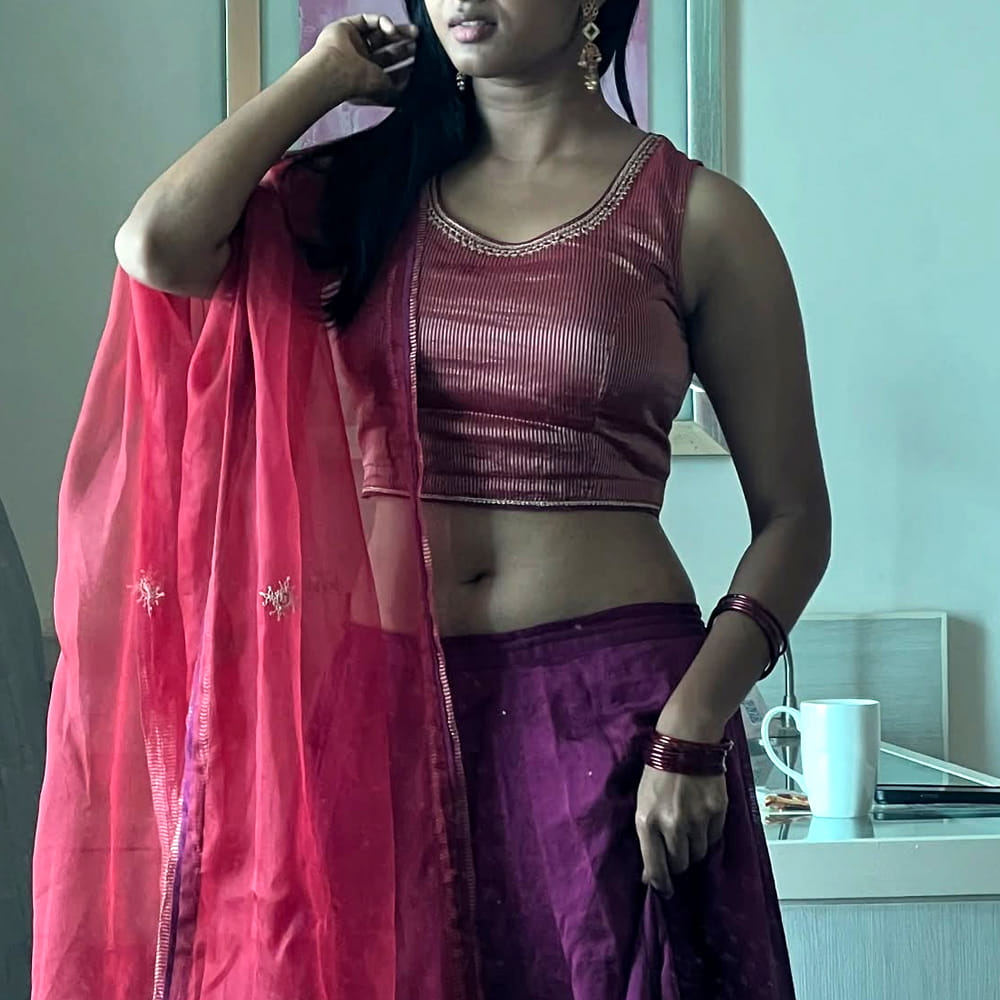 అలాగే పైన కనిపిస్తున్న హీరోయిన్ కూడా.. పై ఫొటోలో ఉన్న బ్యూటీని గుర్తుపట్టారా.? ఆమె ఎవరో తెలిస్తే దిమ్మతిరిగిపోతుంది. ఇప్పుడు ఆమె అందానికి కుర్రాళ్ళు ఫిదా అవుతున్నారు. క్యూట్ నెస్ కు కేరాఫ్ అడ్రస్ ఆమె.. అందం మాత్రమే కాదు అదిరిపోయే అభినయం ఈవయ్యారిది. ఇంతకూ ఆమె ఎవరో తెలుసా.?