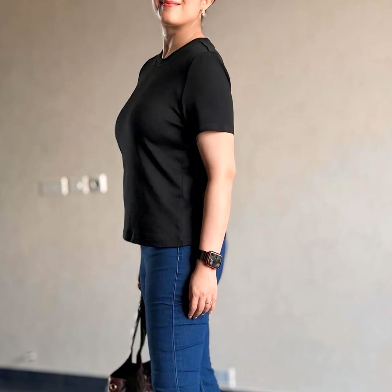 సినిమా ఇండస్ట్రీలో చాలా మంది హీరోయిన్స్ ఇప్పుడు సినిమాలు తగ్గించి ఇతర బిజినెస్ ల్లో బిజీ అయిపోయారు. కొంతమంది పెళ్లి చేసుకొని సెటిల్ అయ్యారు. అందం అభినయం ఉండి సినిమాలకు దూరం అయినవారు ఉన్నారు. పై ఫొటోలో కనిపిస్తున్న హీరోయిన్ కు ఇండస్ట్రీలో విపరీతమైన క్రేజ్ ఉంది. ఆమెకు ఉన్న ఫ్యాన్ ఫాలోయింగ్ కూడా ఎక్కువే అవకాశాలు కూడా ఎక్కువగానే వచ్చాయి ఈ చిన్నదానికి.