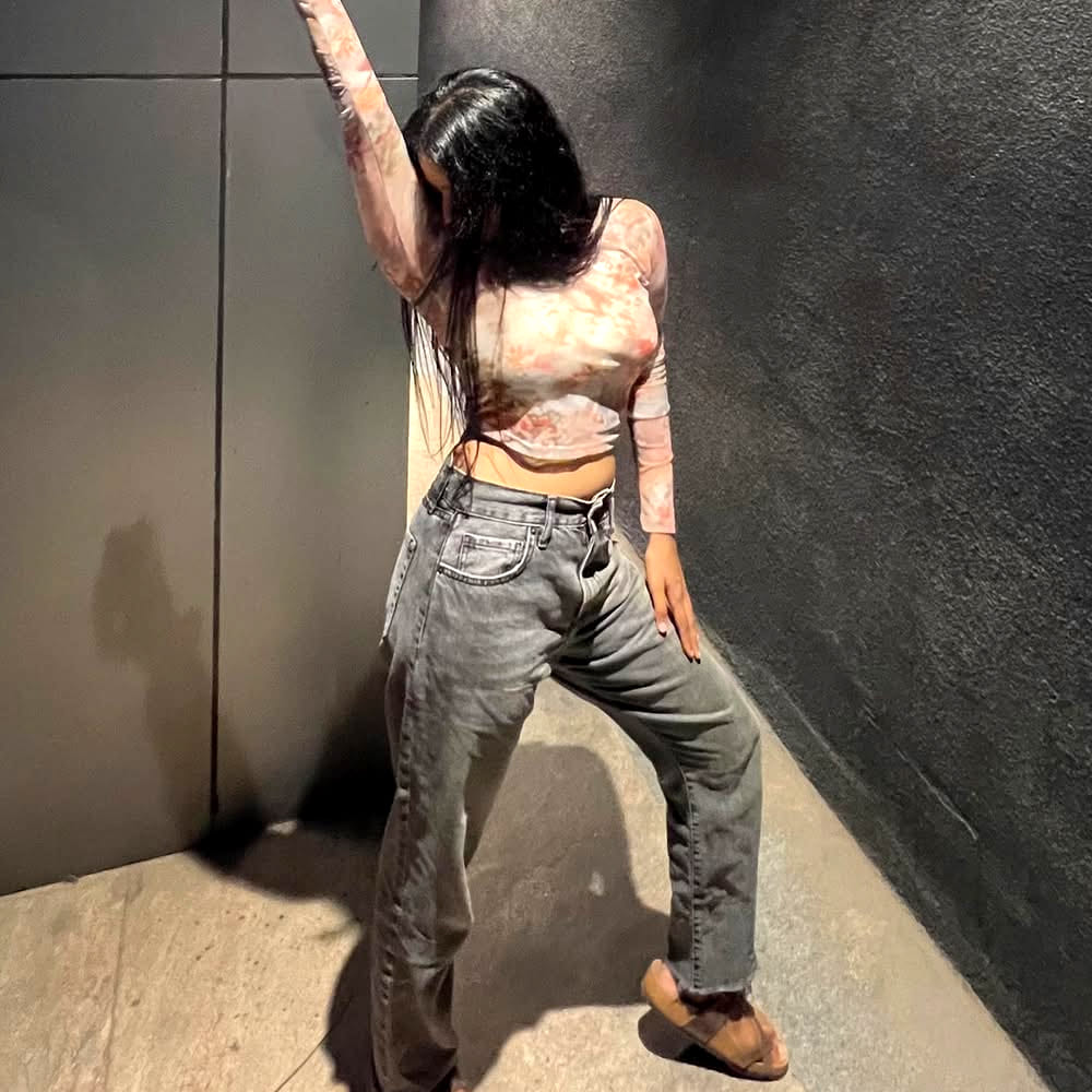 హీరోయిన్స్ తమ అందాలతో ప్రేక్షకులను కవ్విస్తూ ఉంటారు. రోజు రోజుకు అందాన్ని మరింత పెంచుకుంటూ అభిమానులను ఆకట్టుకుంటూ ఉంటారు. అయితే కొంతమంది హీరోయిన్స్ చిన్ననాటి ఫోటోలు చూస్తే షాక్ అవ్వాల్సిందే. అప్పటికి ఇప్పటికీ ఇంత మార్పా అని నోరెళ్లబెట్టాల్సిందే.. చిన్నప్పుడు యావరేజ్ గా ఉన్న భామలు చాలా మంది ఇప్పుడు ఎక్స్ ట్రా ఆర్డనరీ బ్యూటీస్ గా మారిపోయారు.